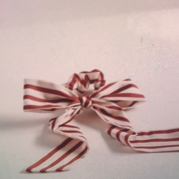 Scrunchie bow 😻 - Picture 2 of 2